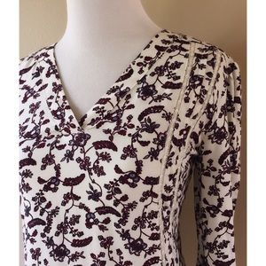 🆕 Hinge Lace Stripe Ivory Ferns Floral V-Neck Top